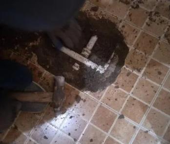 呼伦贝尔卫生间漏水维修公司为您分享下卫生间渗水如何处理及注意事项